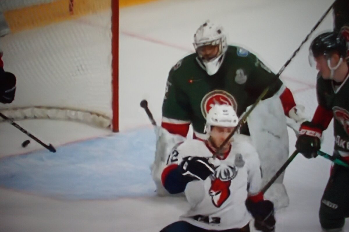 Единственный светлый момент в игре "Торпедо" - гол Ивана Чеховича в самом конце матча