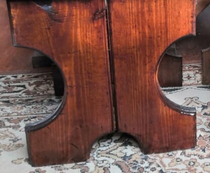 Ножки также из 2х половинок.