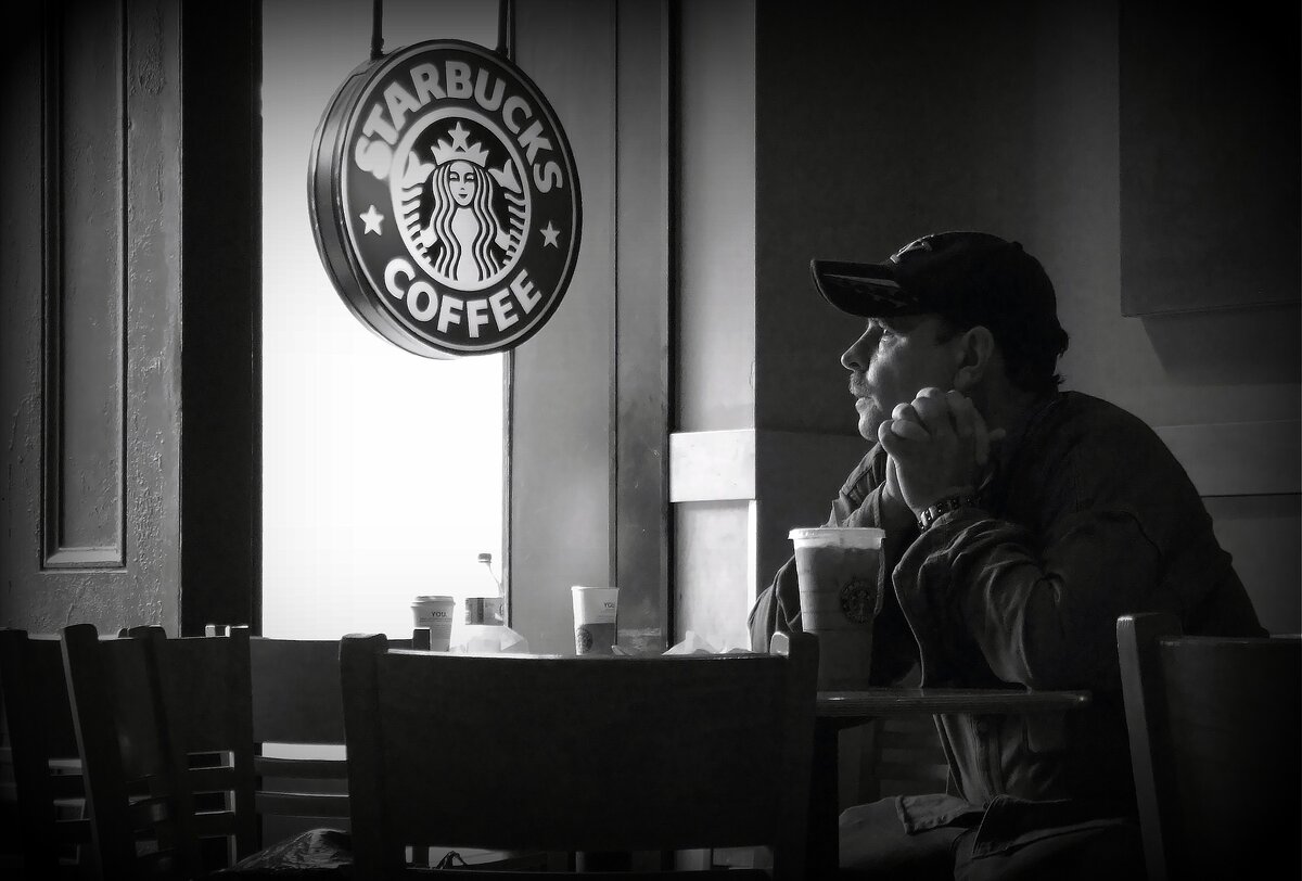 Аутентичная кофейня Starbucks 