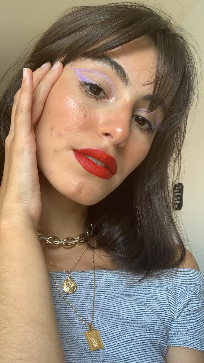 Сиреневый и красный цвет не очень сочетается  