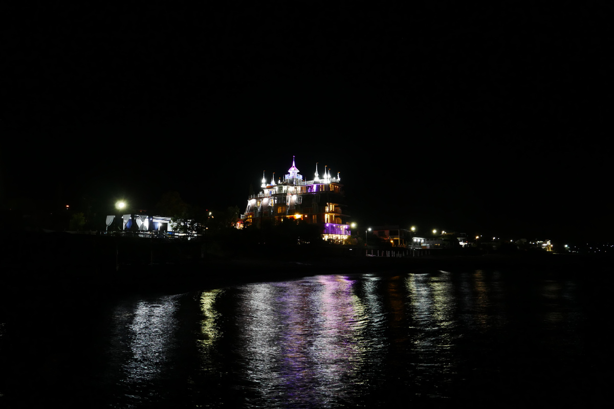 Новый Афон ночью