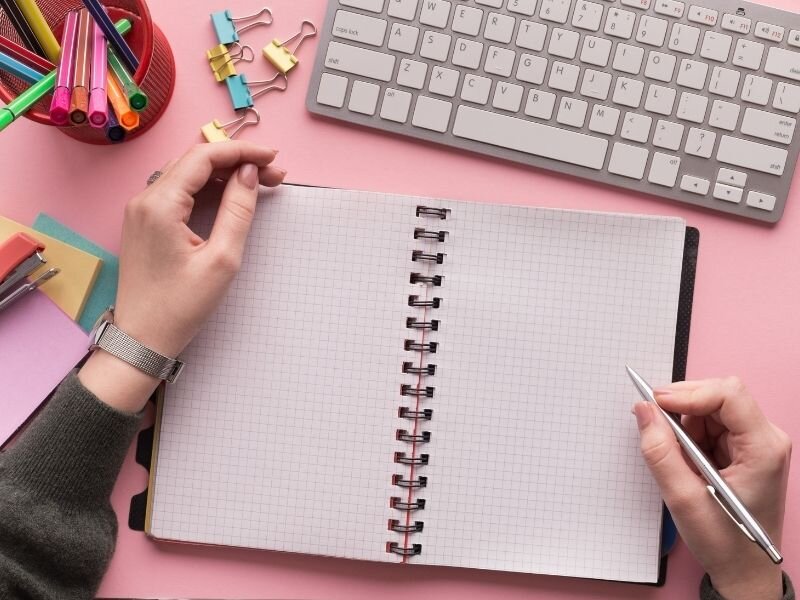 Как следует распиши все свои негативные мысли и эмоции в связи с предательством подруги.