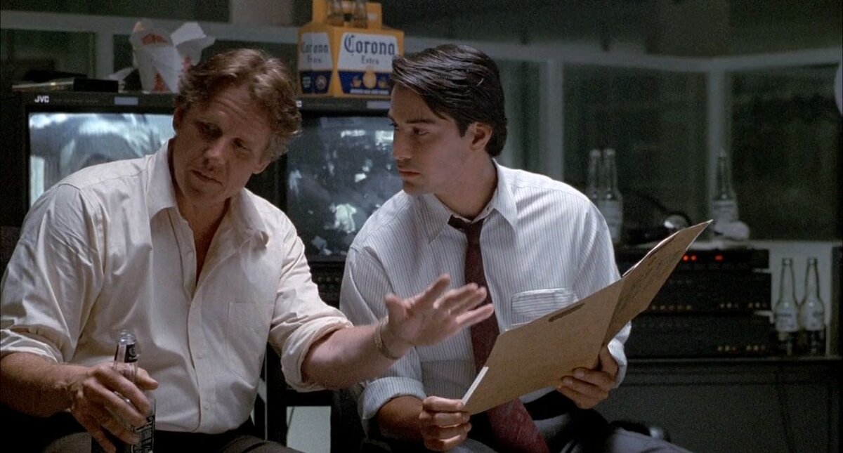 Кадр из кинофильма "На гребне волны", 1991 г., режиссер Кэтрин Бигелоу, сценаристы В. Питер Айлифф, Рик Кинг, композитор Марк Айшем (скриншот)