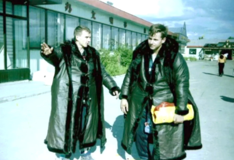 Это были 90-е, они провозили товар как могли. Фото из открытых источников (сайт: Яндекс.Картинки).