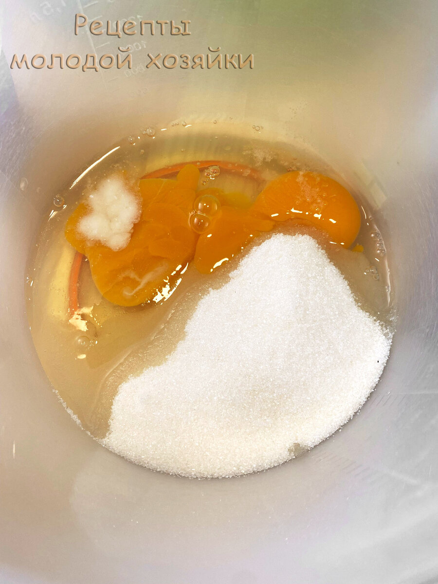 Яйца, сахар, соль, ванилин