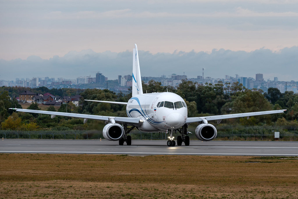 SSJ-100-95LR RA-89030 Газпромавиа