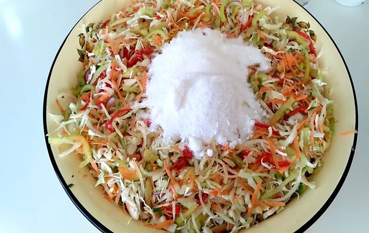 Салат из капусты на зиму, пошаговый рецепт на ккал, фото, ингредиенты - Elena F.