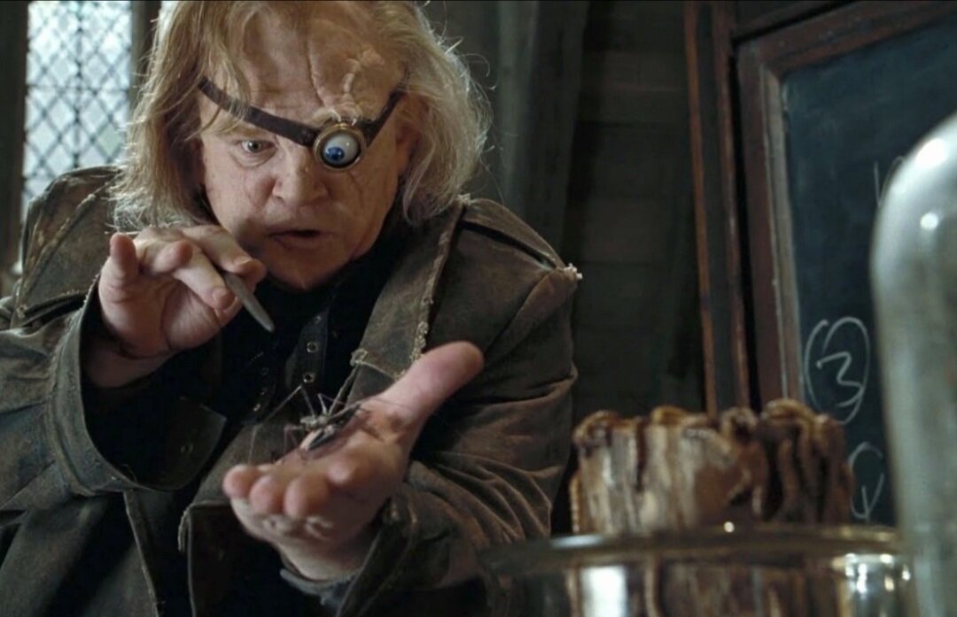 Круциатус. Круцио заклинание гарри поттер. Гарри поттер круциатус. Минерва макгонагалл дары смерти. Барти гарри поттер.