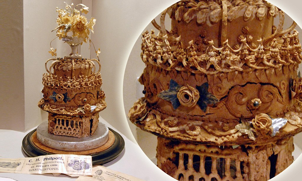 Появление торта. Торты в древности. Торт исторический. Старинные торты. Торт в итальянском стиле.