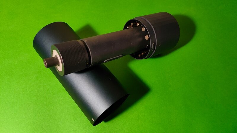 Так выглядит отвертка, если снять крышку тубуса