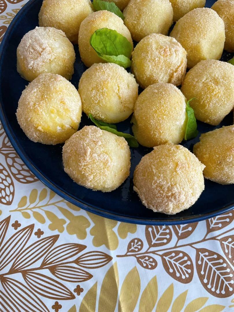 Картофельные шарики из пюре с сыром (пошаговый рецепт с фото) - Pro Vkusnyashki