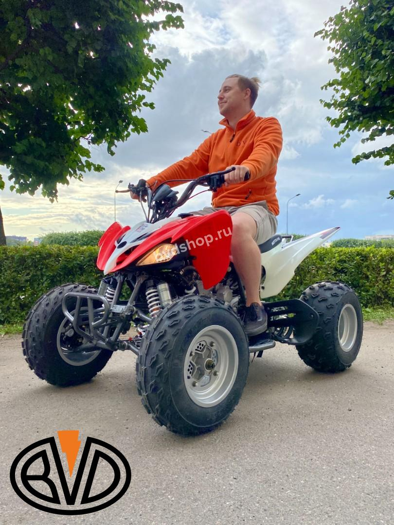 На спорт-квадроциклах нет большей части пластика и багажников