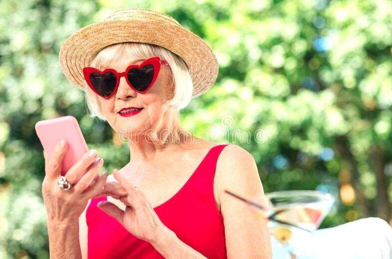 Современная бабушка. Фото из открытых источников