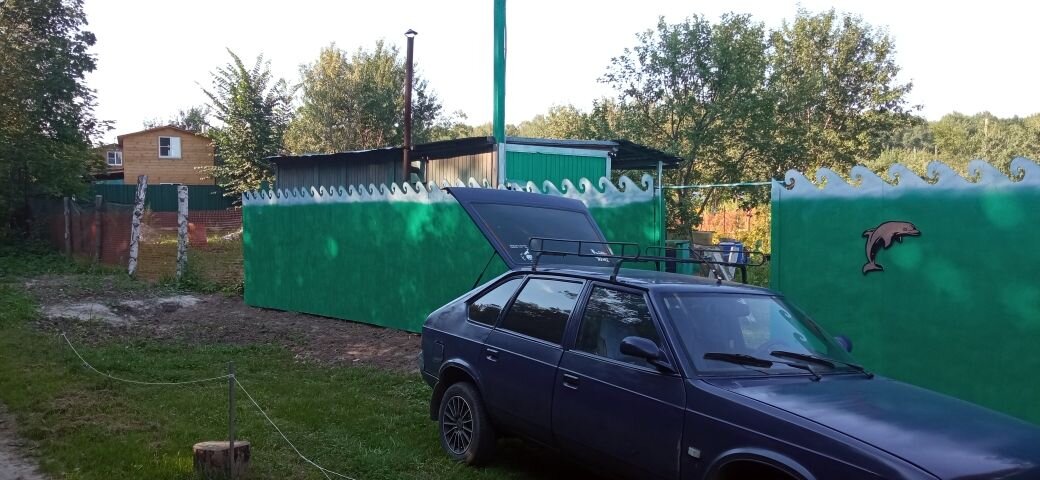 Машинка тут моя попалась. Москвич. Легенда!