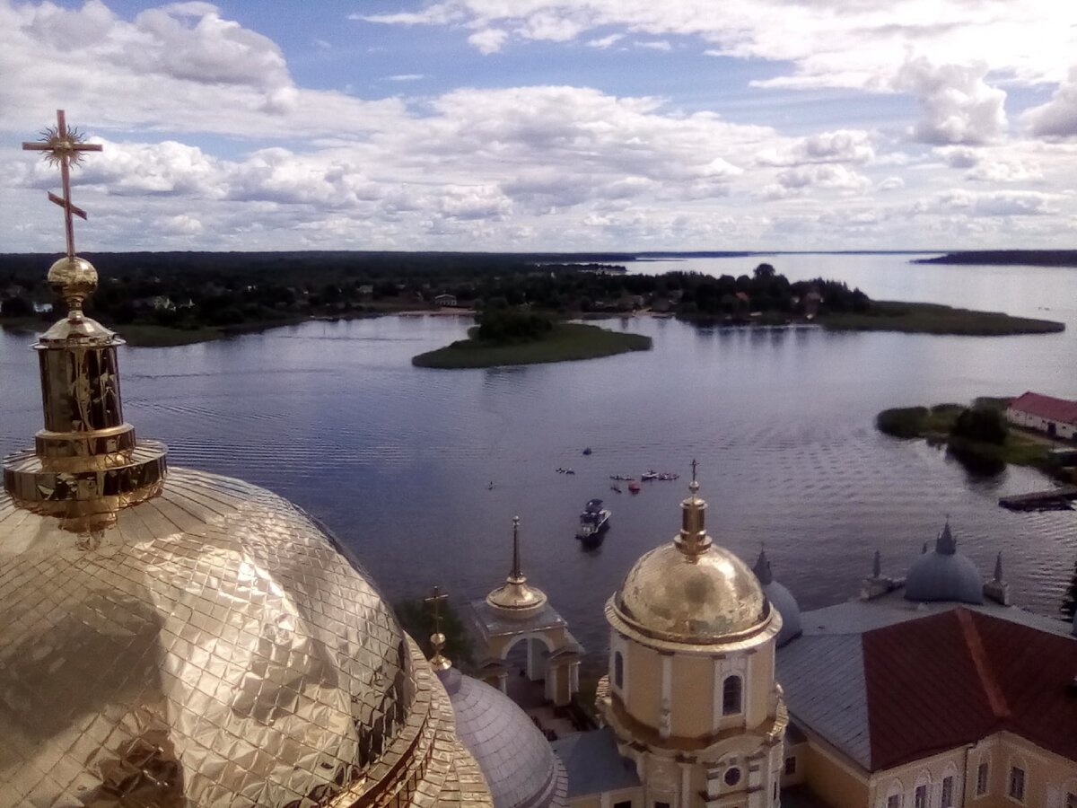 Вид с колокольни Нило-Столобенского мужского монастыря.