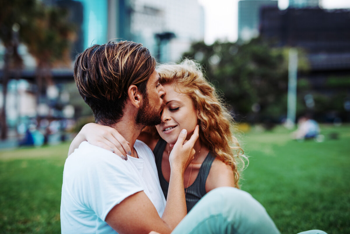 Страстные цитаты для любимого человека. Найди свою половинку. Ищу свою половинку. Найти любовь. Дом 2 построй свою любовь логотип.