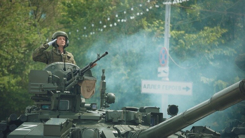     Пресс-секретарь президента России Владимира Путина Дмитрий Песков прокомментировал информацию о введении военного положения и оглашения данных референдума о присоединении территорий.