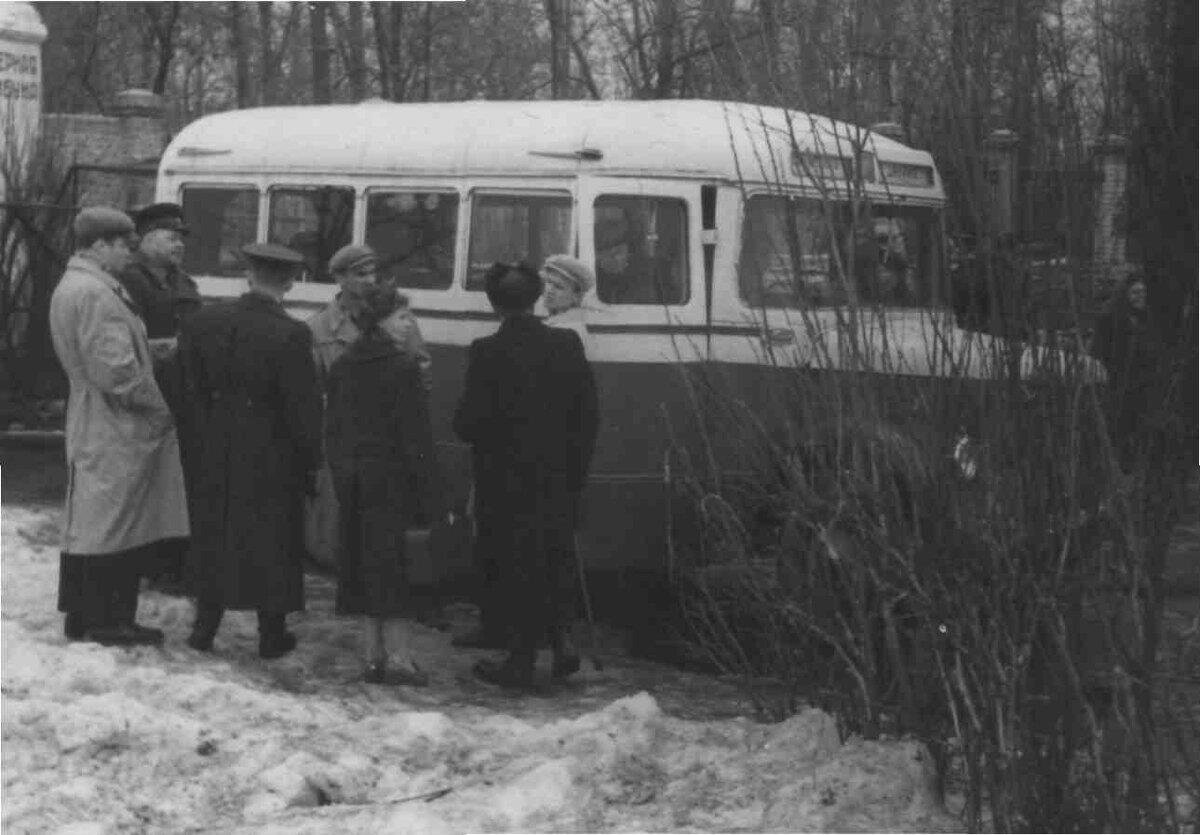 1963 год. Футболисты "Динамо" перед поездкой в Чернигов.