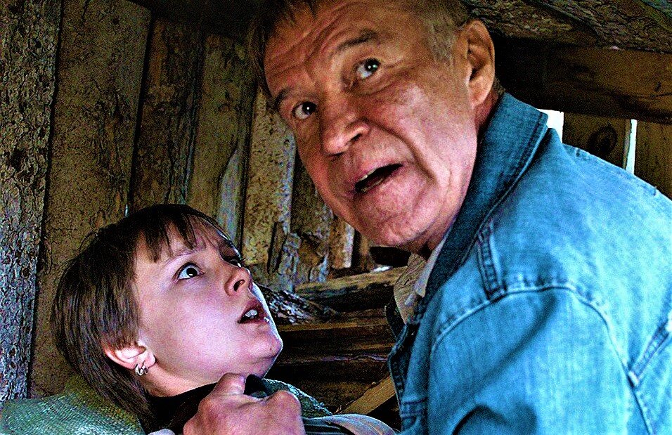 Кадр из свободных источников «Два билета домой» (2018)