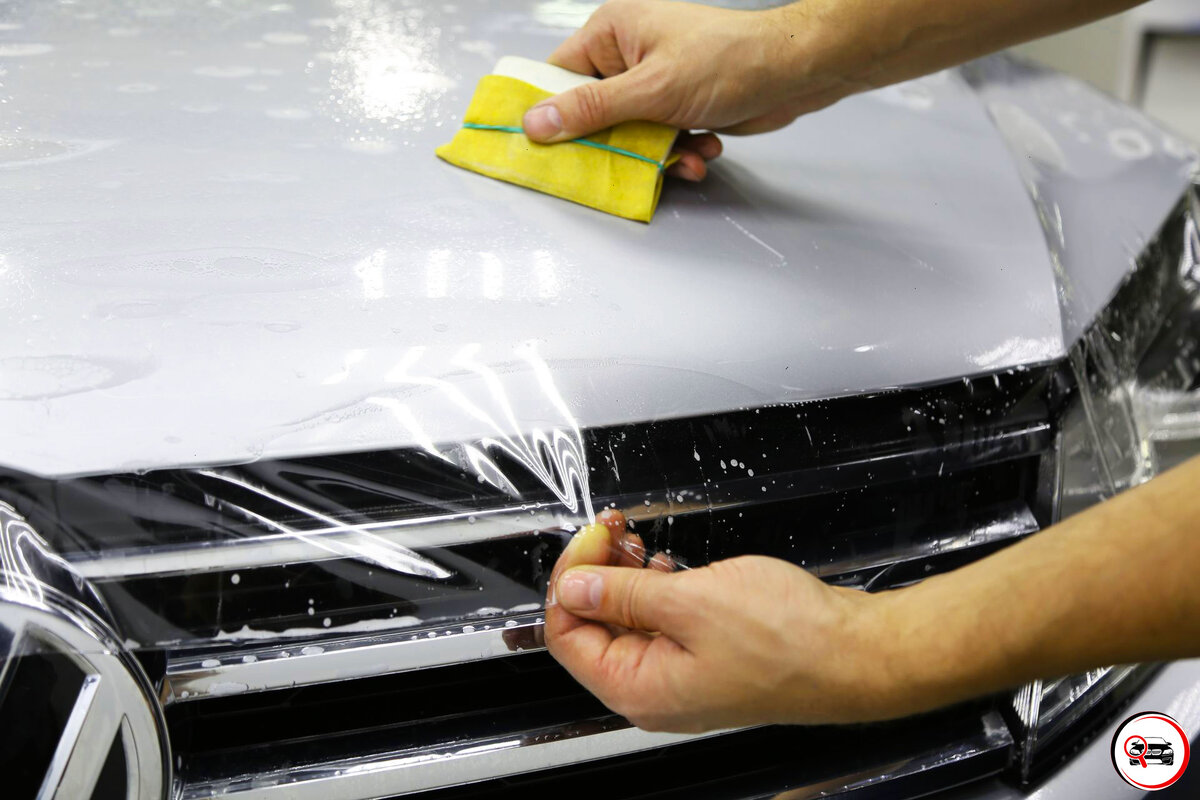 Поклеить пленку можно самому в гараже