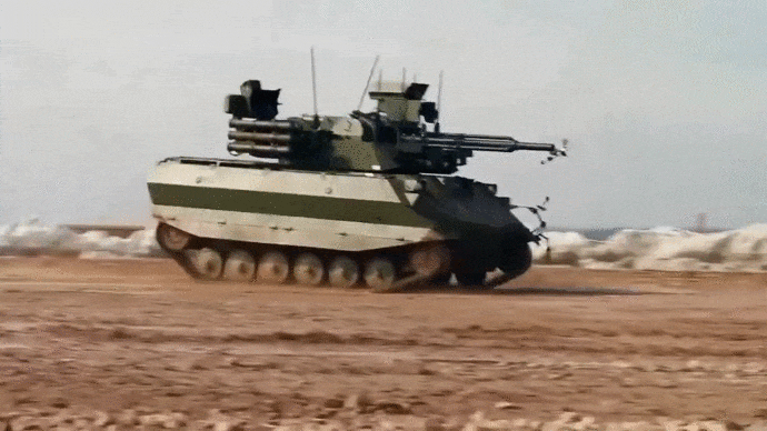 Комплекс "Уран-9" в движении.