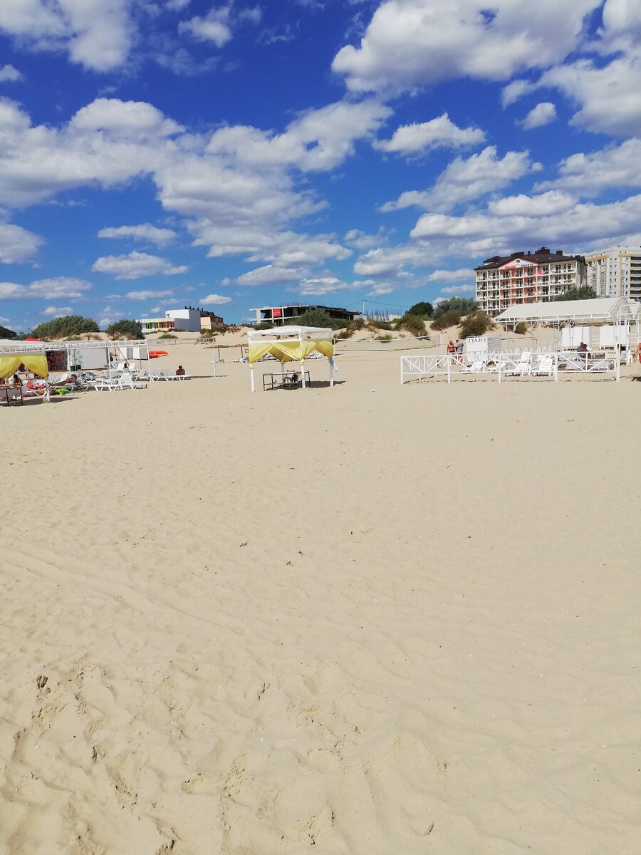 Захотелось полежать на теплом песочке. Фото автора. 