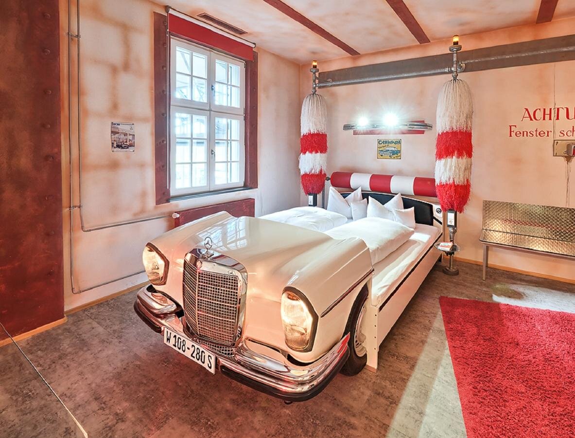 Автолюбителей квартира. V8 Hotel Motorworld Region Stuttgart. Отель v8 Hotel Motorworld Region Stuttgart номер. Гостиница v8 Германия. V8 Hotel Motorworld Region Stuttgart описание.