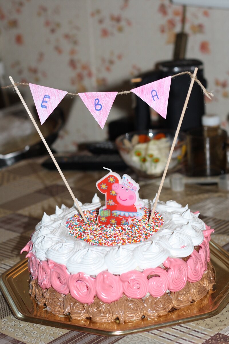 Мы тогда ещё не делали торты на заказ))) Учились и набивали руку. Если мы смогли, то и вы сможете)))