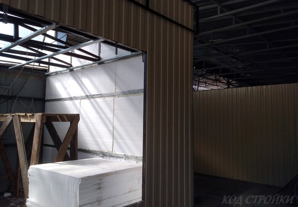 Расположение на территории рынка, предполагает соблюдение довольно жестких требований, в частности к цвету профлиста обшивки