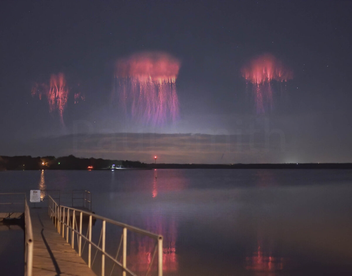 Красные спрайты