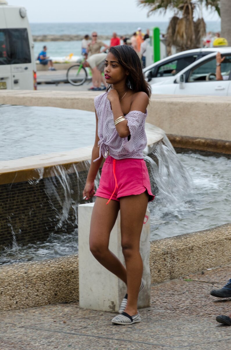 Среди чернокожих девушек в моде ярко красные и ярко малиновые цвета губной помады