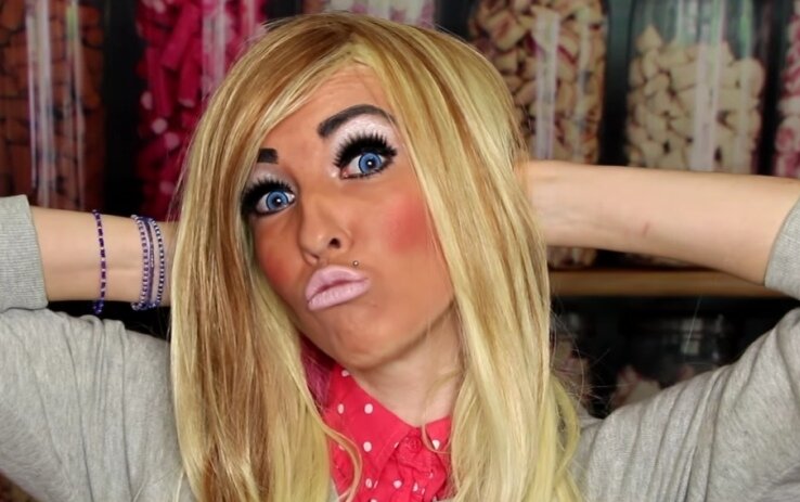 Шикарная девушка, не правда ли? 🧐