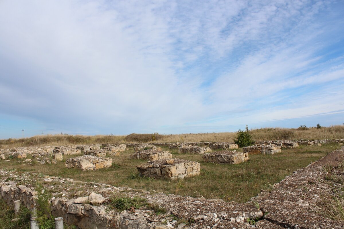 Каменные свидетели древнего Биляра. Фото мое.