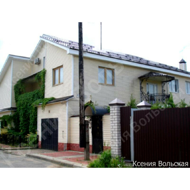 Дом-музей Михаила Круга. При жизни Михаил Круг жил в этом доме со своей семьей: сыном от первого брака, Ириной, ее дочерью Мариной и сыном Александром. Дом является музеем, в нем все сохранилось в том виде, как и было при жизни артиста.