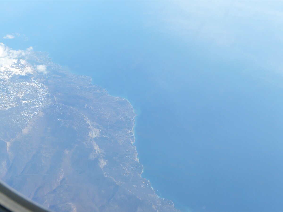 Это самолет несет вас к побережью Анталии.