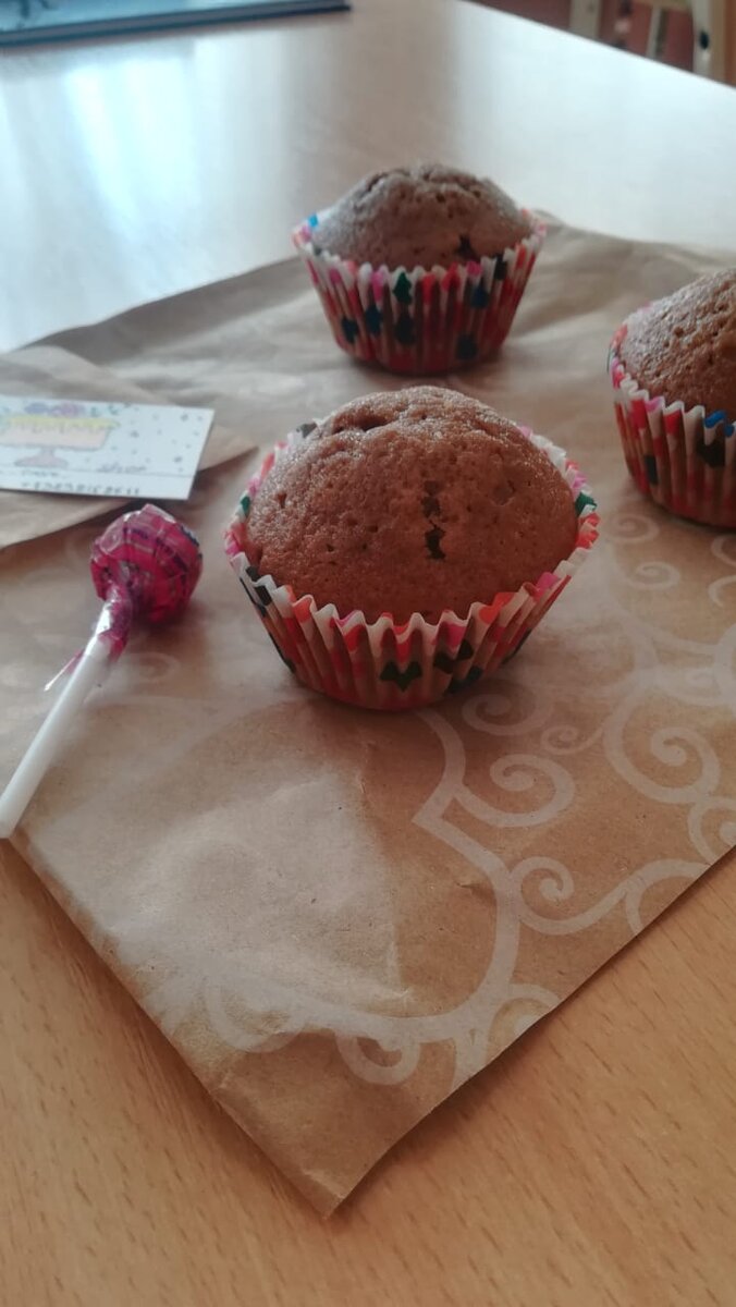 Также сверху кексики можно украсить