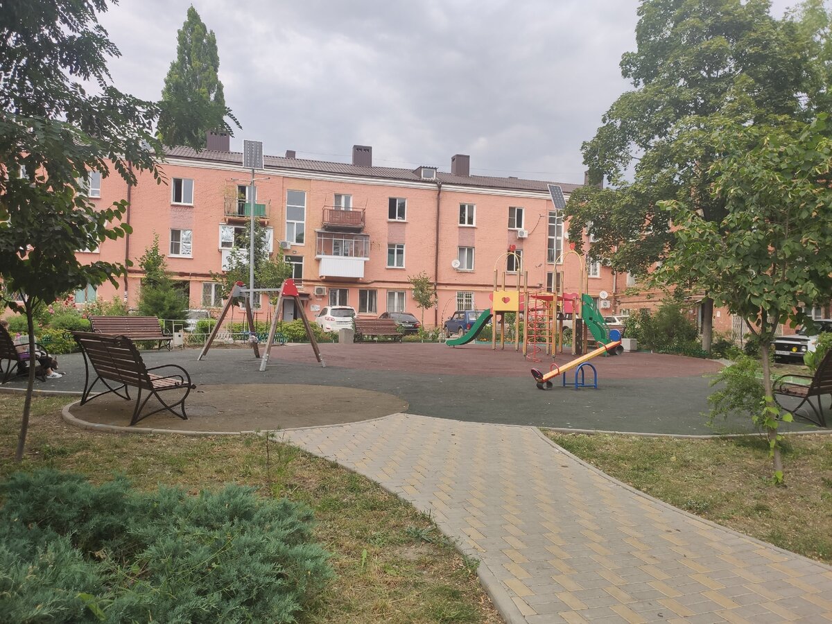 Сцена была где-то около этой площадки