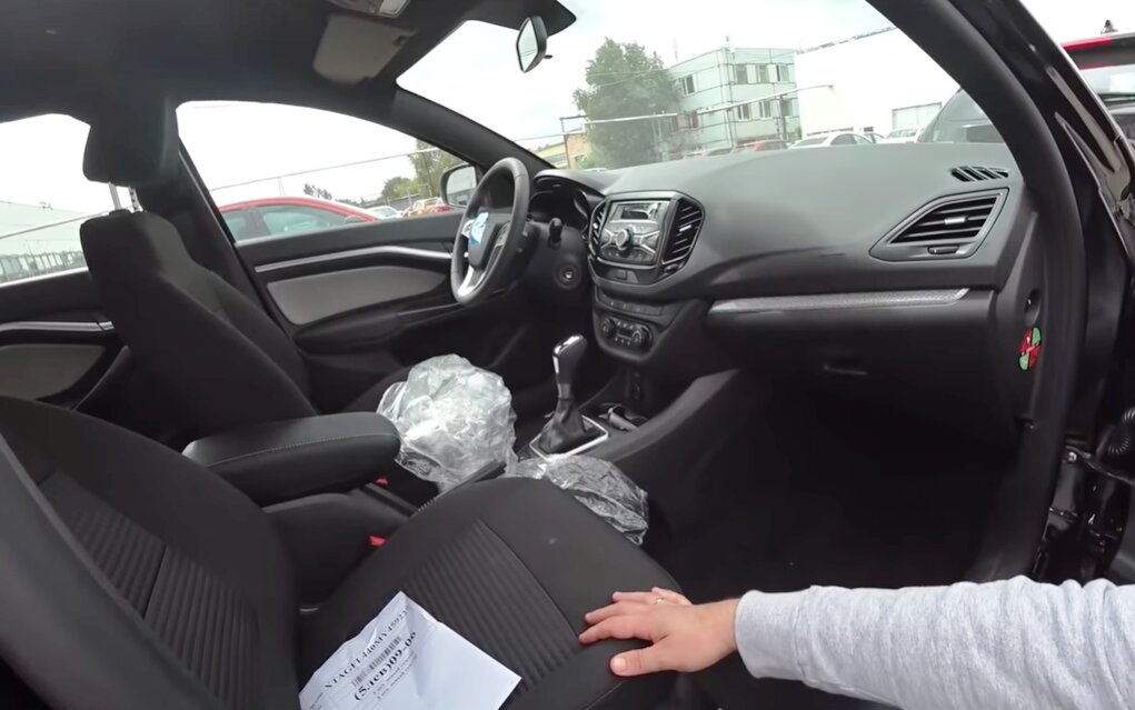 Темный салон для молодежи