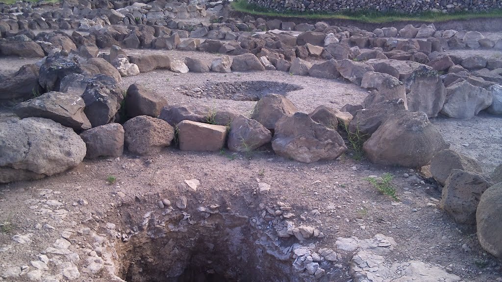 Некрополь Карашамб в районе страны Асов (урартск. Аза) Ныне рядом с г.Ереван.