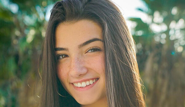 Чарли Дамелио-год назад