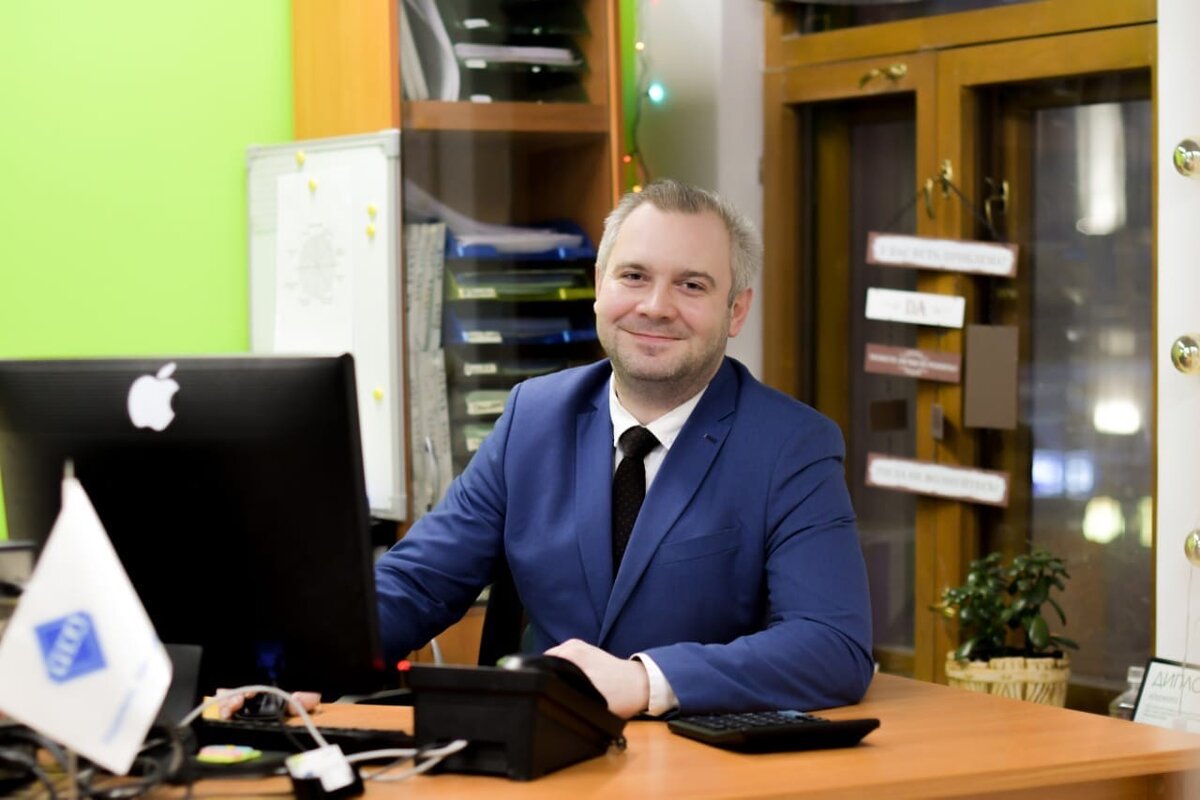 Менеджер Оконного континента