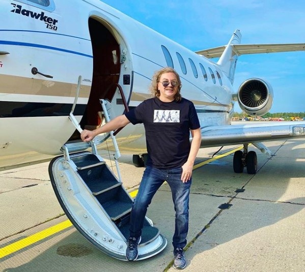 Игорь Николаев пользуется фотошопом для того, чтобы сохранить свой образ в глазах поклонников