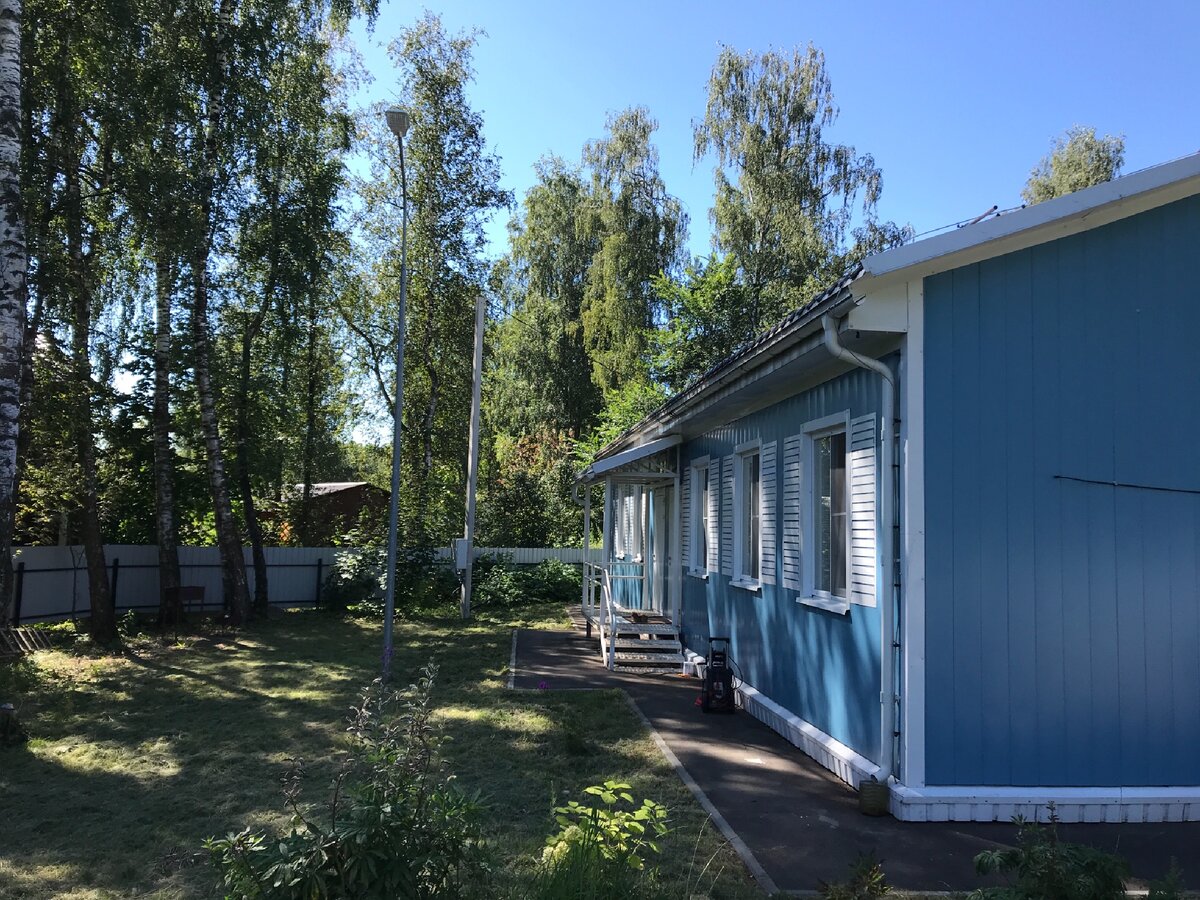 Местные поликлинники очень стильно обшивают. По крайней мере приятное сочетание цветов