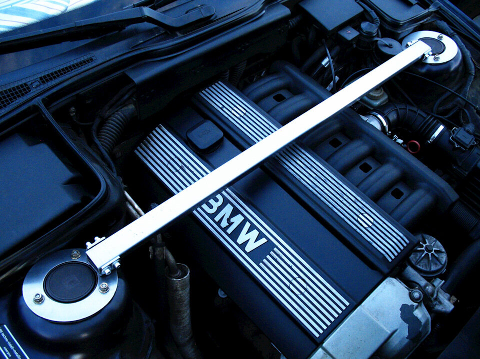 Распорка передних стоек.