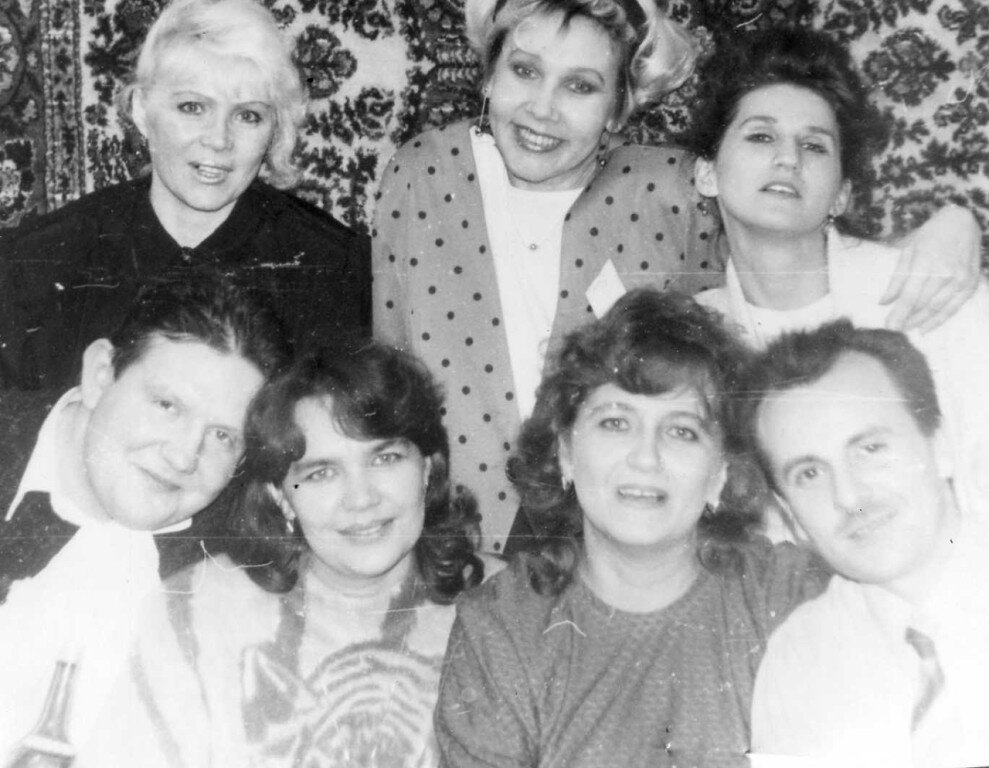 Мы дружим со школы. Друг у друга на виду. Знаем друг о друге всё. Ну или почти всё.