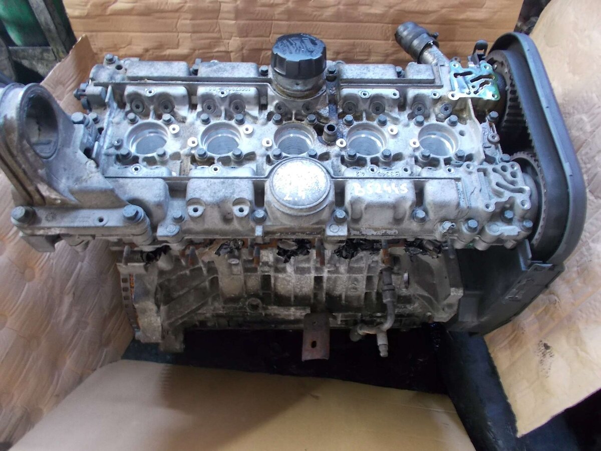 Двигатель b5244s