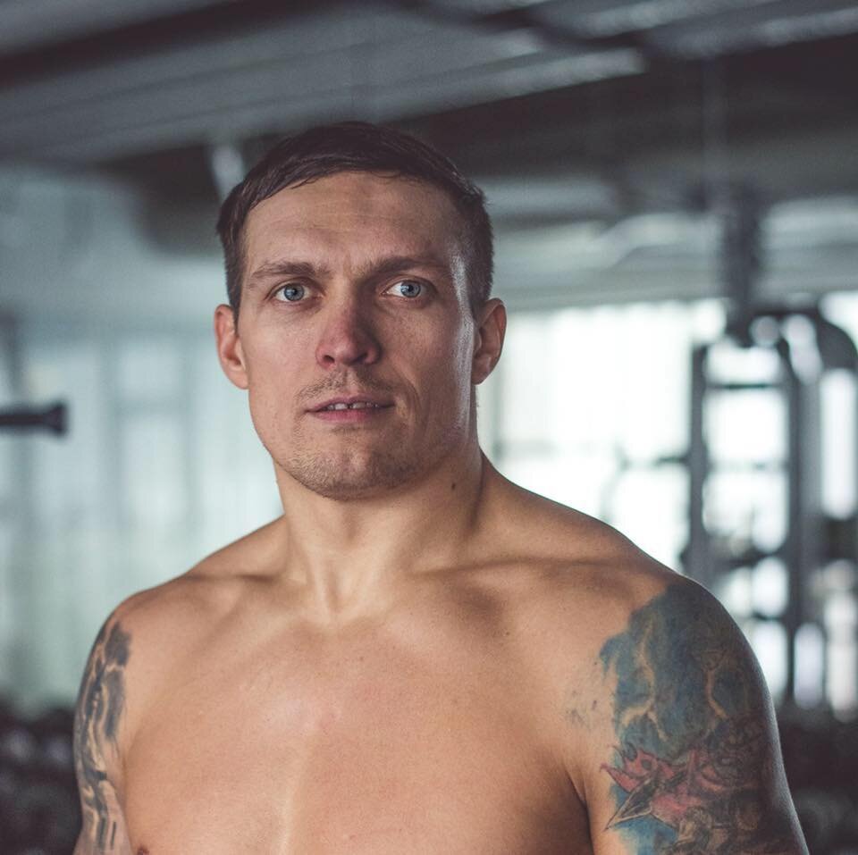 Бывший абсолютный чемпион мира в первом тяжёлом весе Александр Усик поделился ожиданиями от второго поединка в тяжёлом весе. 31 октября соперником украинца станет Дерек Чисора. 