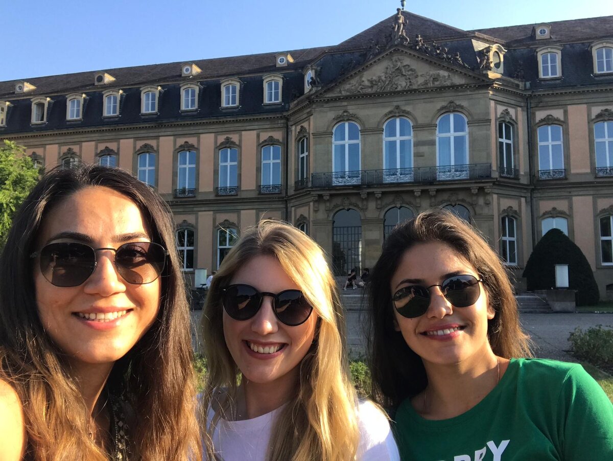 Вот с этими девочками мы провели замечательные несколько дней в командировке, но больше вместе ни разу не летали )