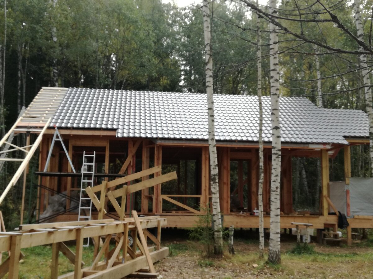 Приятный момент - доделываем крышу