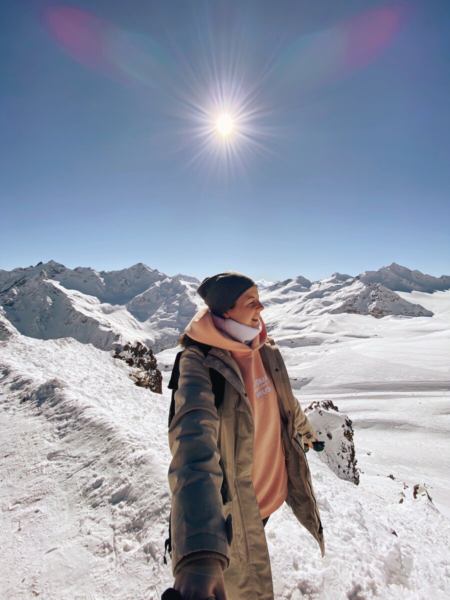 Автор на фоне гор, высота 3500м